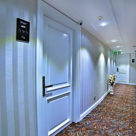 Glamour Hotel 4*